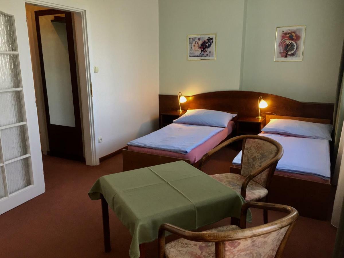 Hotel-Pension Kamyk Πράγα Εξωτερικό φωτογραφία