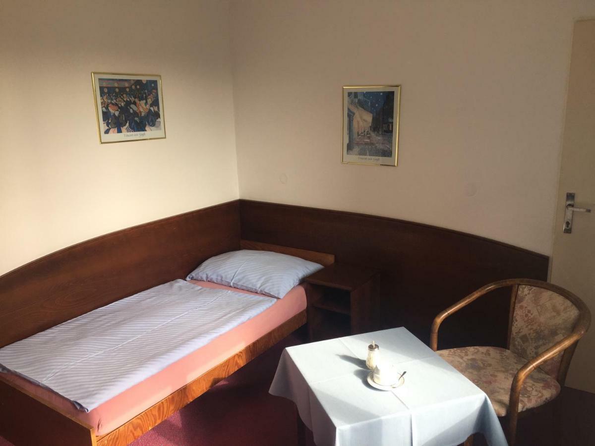 Hotel-Pension Kamyk Πράγα Εξωτερικό φωτογραφία